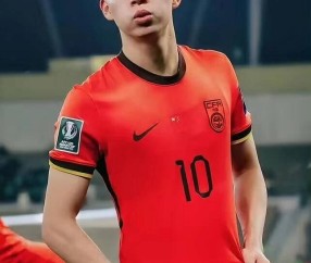 王钰栋为何拒绝德甲豪门合同，放弃留洋选择在中超高薪发展？