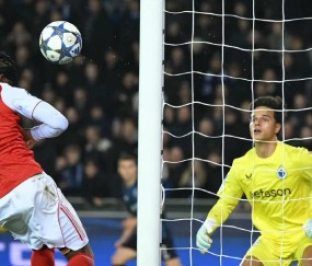 欧冠阿森纳3-0完胜布鲁日,马杜埃凯豪取两球,伤停核心缺阵新星闪耀