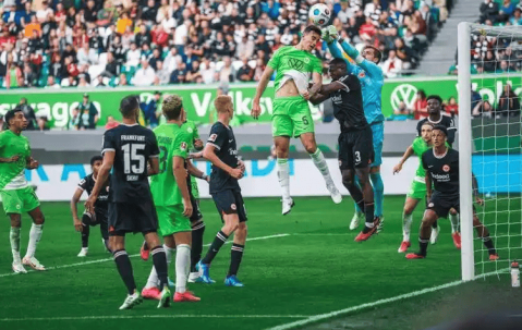 周六012德甲焦点：沃尔夫斯堡中场掌控VS海登海姆残阵重构，抢分与保级的攻防博弈