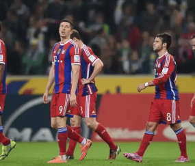 周日015德甲焦点：门兴主场破局？斯图加特残阵防反偷分