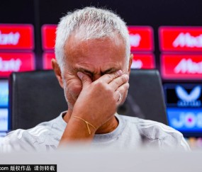 前曼联传奇范佩西首战穆里尼奥，欧冠资格赛爆冷告捷！