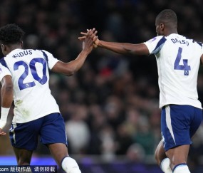 热刺球员困惑于弗兰克的战术调整:谁在掌控更衣室?