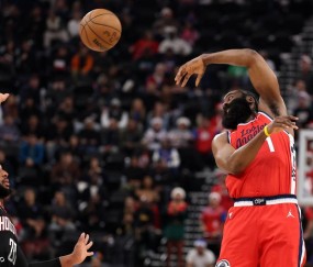 伦登组合轰70+12+11斩死神 快船送火箭“三崩”体验券