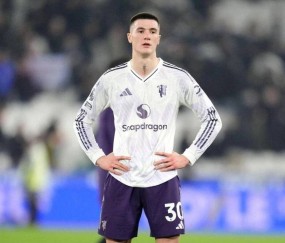 曼联一人被嘘离场恐失主力位置！卡里克考虑变阵，谢什科理应首发