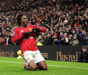 曼联1-0终结主场不胜！阿莫林变阵遇纽卡红魔化，一人离队之心昭然若揭