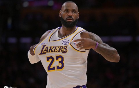 湖人自救从“詹东”发狠开始 老詹24分+神扣表现硬刚质疑