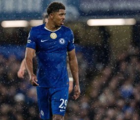 蓝军玻璃人复出即献顶级表现：6次成功争顶+ 3次成功过人！