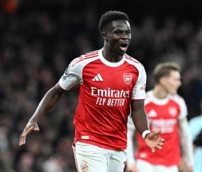 萨卡神仙球+造乌龙绝杀!阿森纳2-1狼队,5分领跑静待曼城翻车