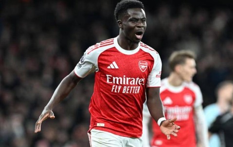 萨卡神仙球+造乌龙绝杀！阿森纳2-1狼队，5分领跑静待曼城翻车