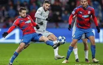 高加索铁壁阻颓势！欧冠收官战，卡拉巴赫能否让阿贾克斯六连败？