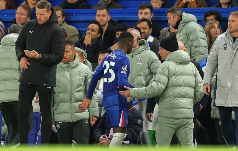 少一人的切尔西让阿森纳犯难，英超争冠从来不乏拼桌的