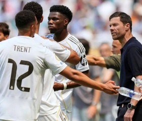 慌了！阿隆索密会2大核心服软，皇马更衣室裂痕能修复？