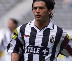 想去巴萨踢球的意大利硬汉,怼卡佩罗讽刺里皮,单季喝到10黄牌