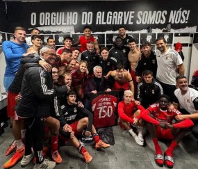 2-0!狂人继续不败!本菲卡挺进八强,穆帅战术再创佳绩迎新里程碑