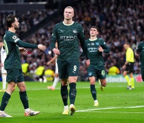 哈兰德1分钟遭推搡!34球巨星放狠话,曼城2-1逆转太解气