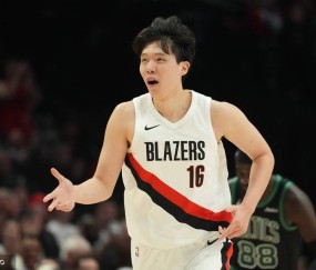 杨翰森战灰熊出场3分半 砍2分1板2失误1犯正负值-10