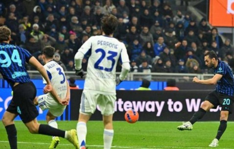 科莫这个朋友国际米兰交定了，防线与罗马并列意甲最佳，仅丢7球，11轮不败展现实力