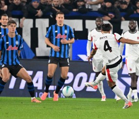 (体育)足球——意甲:亚特兰大平AC米兰