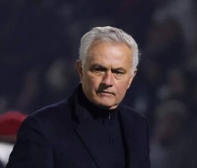 欧冠末轮生死战：63岁穆里尼奥点球失手，本菲卡主场迎皇马成绝境挑战