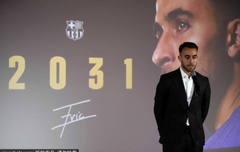 巴萨瞄准热刺悍将！范德芬有望成诺坎普新铁卫