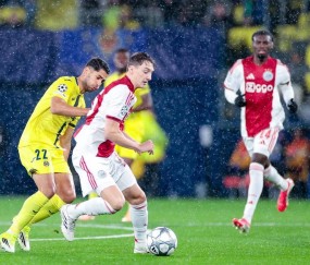 欧冠激战：阿贾克斯主场逆转比利亚雷亚尔，连胜保留出线希望