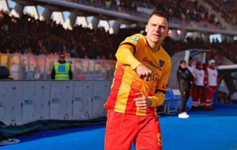 意甲第20轮：帕尔马逆转莱切，24岁阿根廷悍将8分钟连入两球定胜局