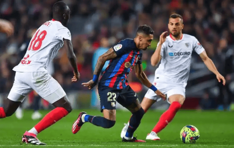 周一008 西甲对决：攻防转换定节奏！塞维利亚高效反击冲胜，维戈塞尔塔防反承压