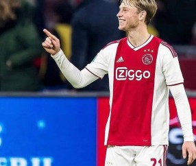 充满争议的德容！