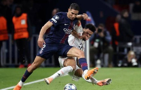 禁赛三场！迪亚斯剪刀脚重伤阿什拉夫，拜仁不满判罚将上诉！