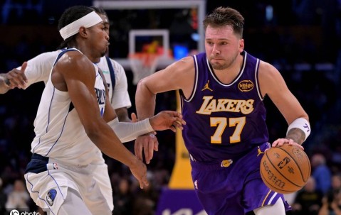 东契奇35+11老詹13+7 浓眉复出12分湖人胜独行侠