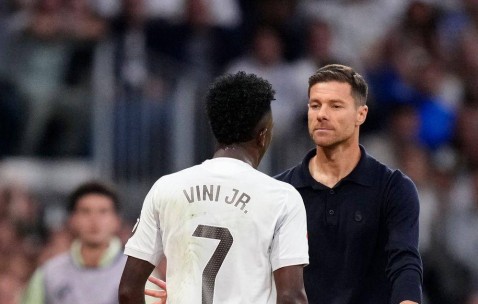维尼修斯道歉遗漏阿隆索，皇马内讧久拖不决