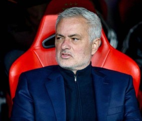 欧冠2-0,62岁穆帅双手插兜:率队掀翻意甲第2,巴雷罗脚后跟破门