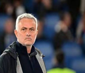 4连胜+0失球+1分紧咬榜首!穆帅大巴被嘲过时?他用铁血改写潮水太燃了