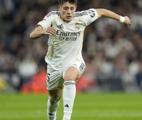 伯纳乌风云：皇家马德里与摩纳哥的欧冠关键战，姆巴佩能否用进球回应嘘声？