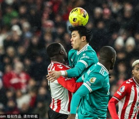 英超-萨拉赫助攻范迪克破门 利物浦1-0桑德兰距前五2分