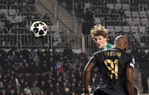 （体育）足球——欧冠：纽卡斯尔联队胜卡拉巴赫队