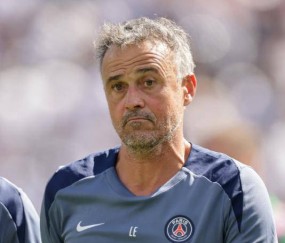 平息大巴黎分裂危机！恩里克罕见表态，锁定欧冠冠军目标，维护金球巨星尊严