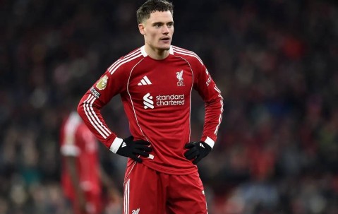 安菲尔德寒夜！19射0球终结连胜，斯洛特这番话揭开利物浦最大隐痛